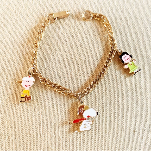 Vintage Jewelry - Vintage Peanuts United Features Charm Bracelet